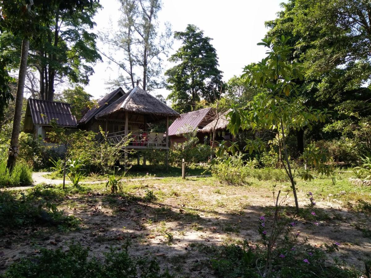 Jansom Bungalow 2 Koh Phayam Exterior photo