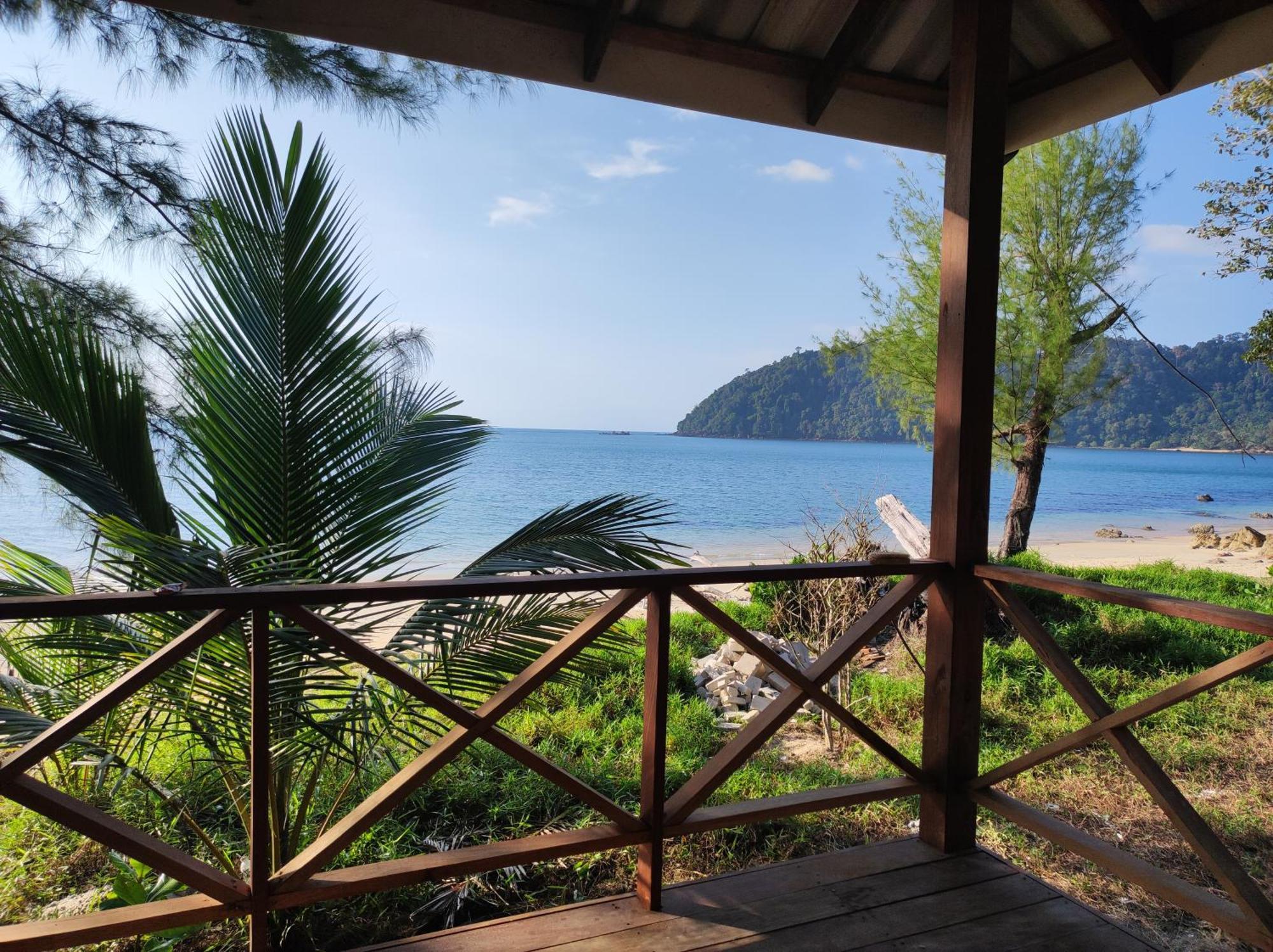 Jansom Bungalow 2 Koh Phayam Exterior photo